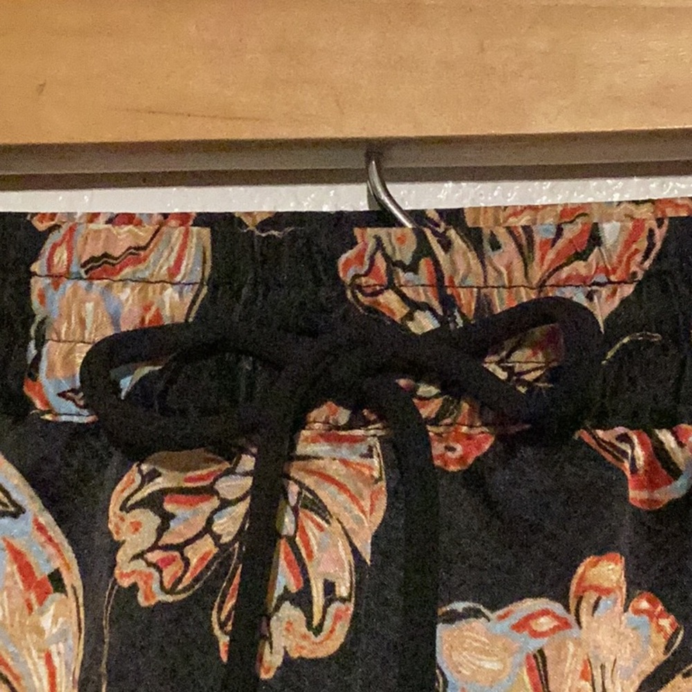 Black Floral Print Wide-Leg Pants - Picture 13 of 15